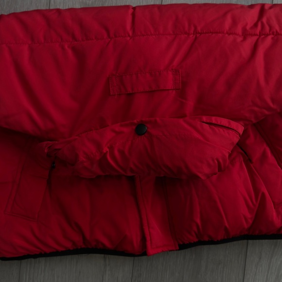 URBAN OUTFITTERS RED PUFFER JACKET WUTH FLEECE LINING - Picture 3 of 5